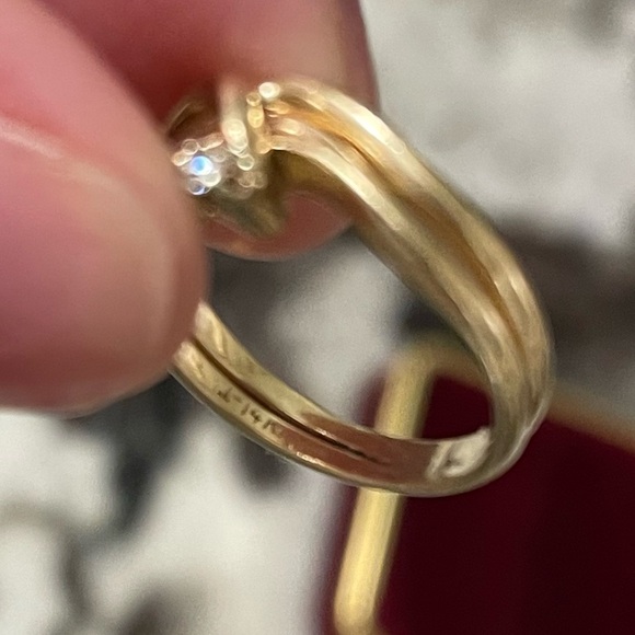 Vintage early 80βs .25 Karat & 4 Small Diamonds Set in 14K Yellow Gold Size 3.75 - Picture 12 of 12